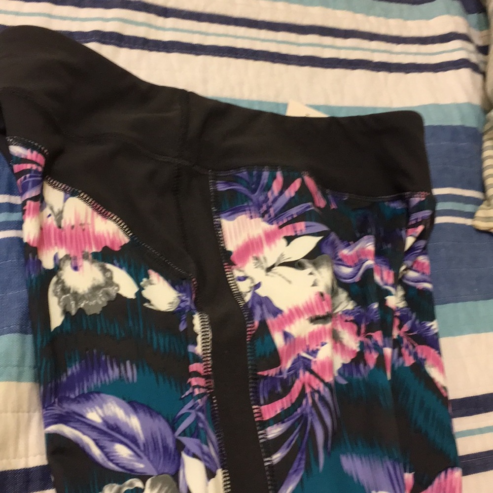 Workout capris - Picture 3 of 3
